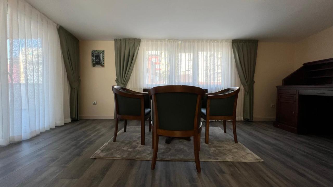 200 M2 Muhtesem Cati Kati, Roof Apartment Istanbul Bagian luar foto